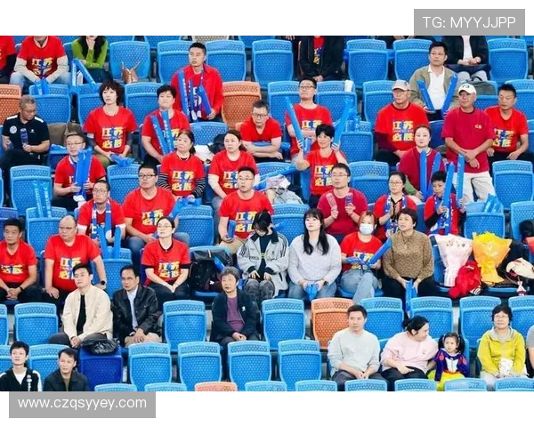 中国足球超级联赛激战正酣 多支球队争夺冠军席位竞争激烈