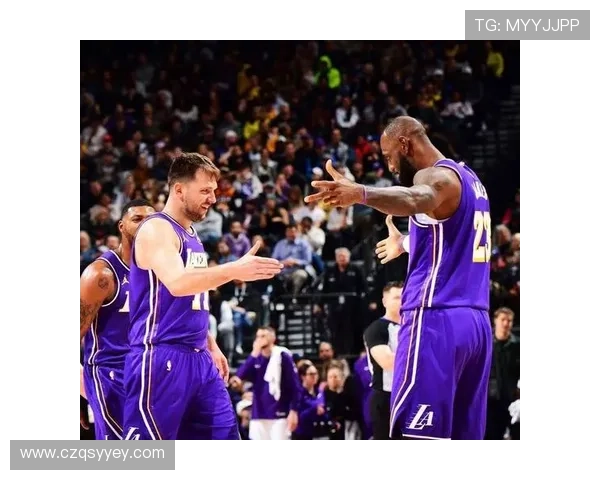 詹姆斯带领湖人逆转强敌季后赛形势再生变数西部格局全面震荡